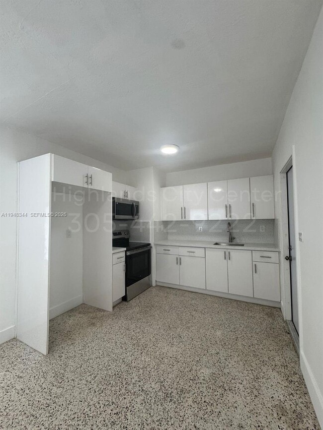 Building Photo - 1230 NW 8th Ct