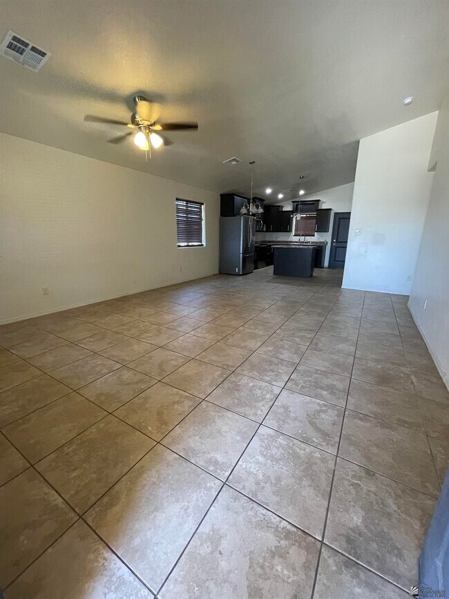 Building Photo - 291 N Saguaro Ave