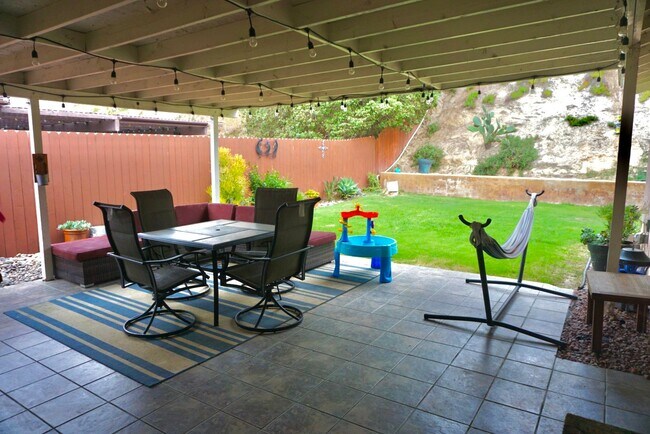 Building Photo - Quaint Four Bed/ Two Bath in Oceanside