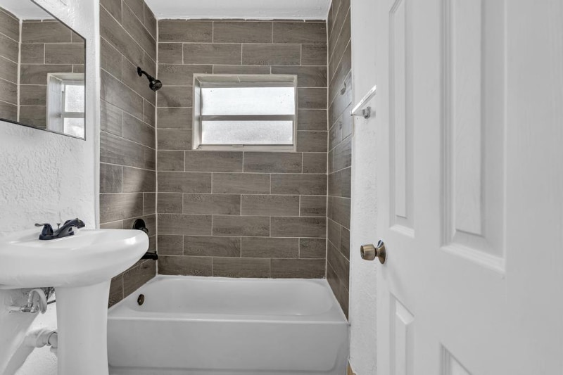 Building Photo - 705 NW 14th Terrace