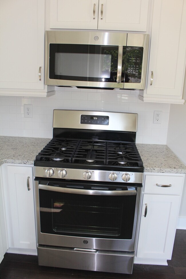 Building Photo - Craftsman-Style Home Minutes From Downtown Birmingham