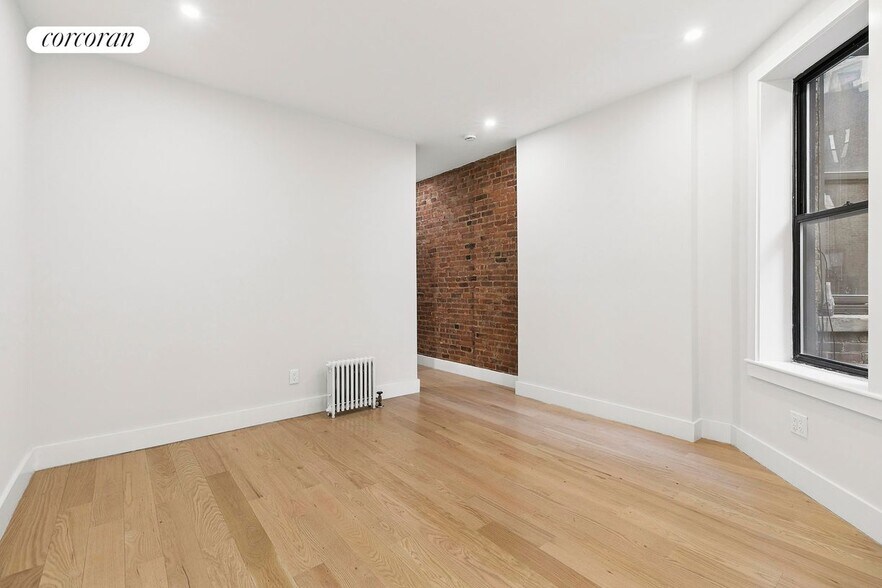 Building Photo - 206 W 96th St