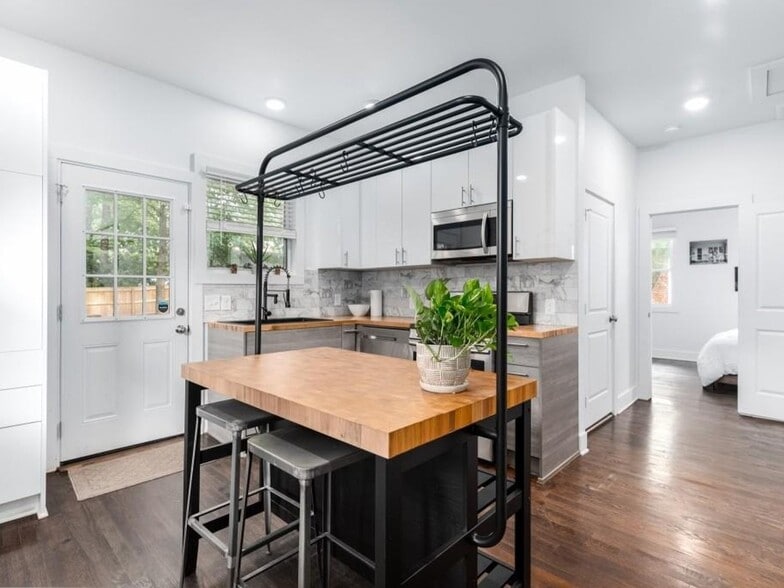 Building Photo - 1473 Beecher St SW