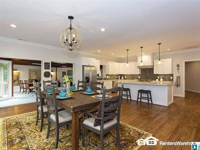 Building Photo - Remarkable 5 bedroom 6 bathroom estate loaded with charm