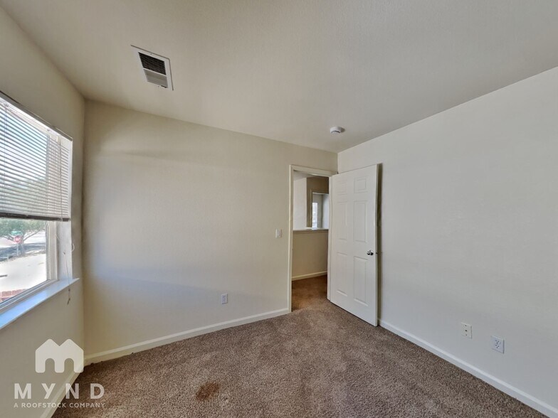 Building Photo - 9175 Brown Eagle Ct