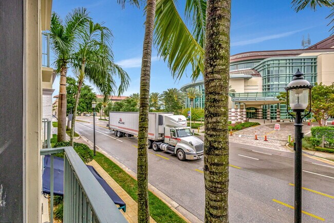 Building Photo - 780 S Sapodilla Ave
