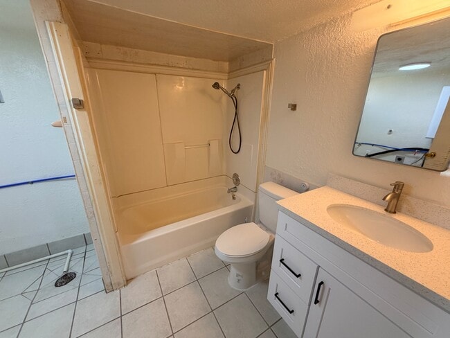 Building Photo - 481 S Tremont St