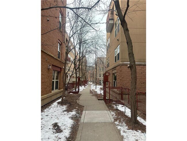 Building Photo - 575 N 1st St