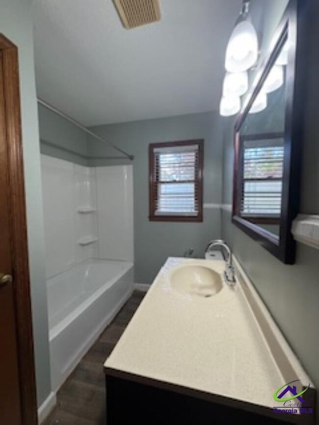 Building Photo - 106 Eleanor Cir