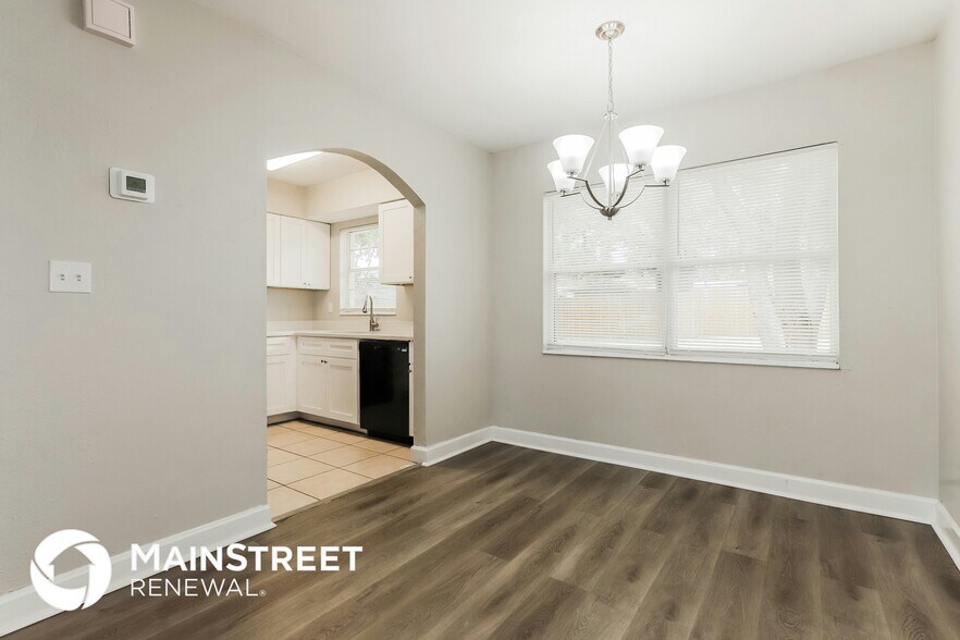 Building Photo - 510 Hedge Row Rd