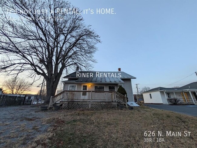 Building Photo - 626 N Main St