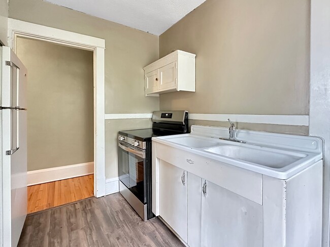 Building Photo - 3103 Dupont Ave S