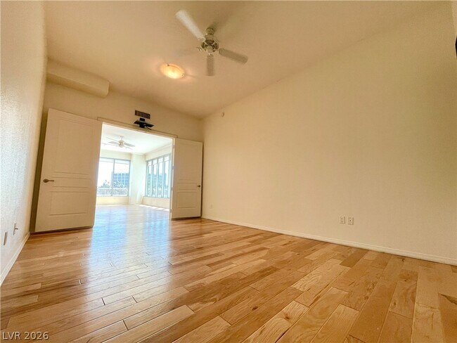 Building Photo - 360 E Desert Inn Rd