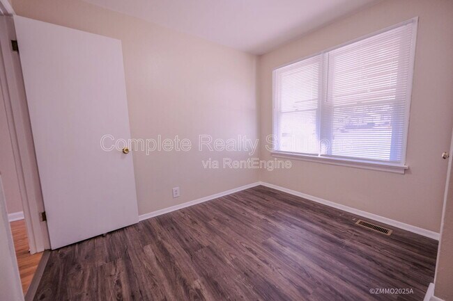 Building Photo - 10200 Tappan Dr