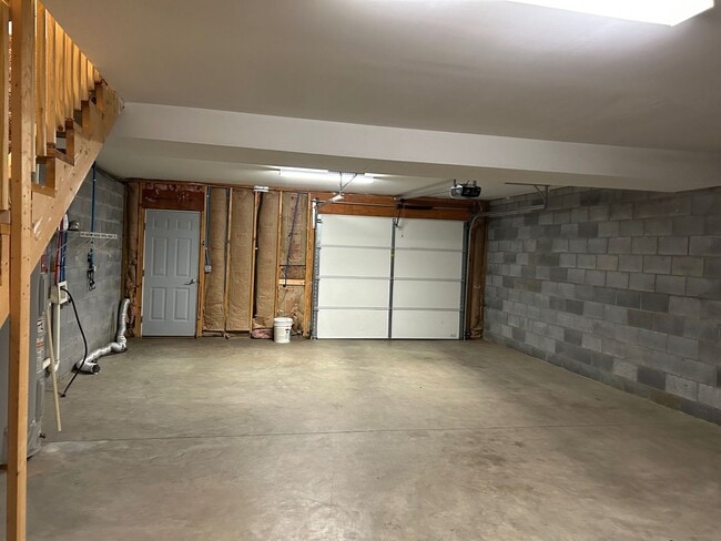 Building Photo - 2 Bedroom/ 2.5 Bath ? Jonesborough, TN 37659