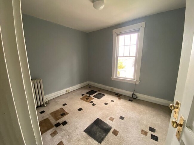 Building Photo - Pedrosa -713-715 Linden Avenue