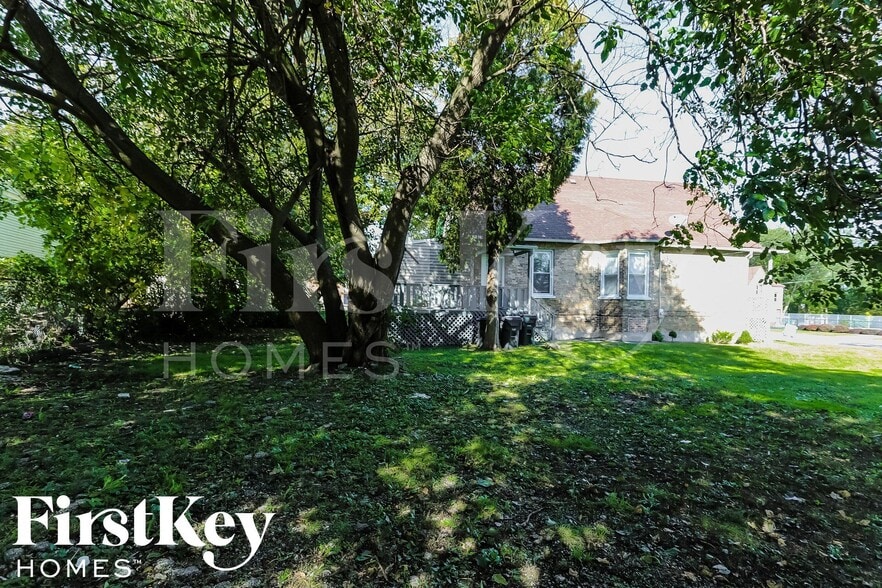 Building Photo - 542 Oak St