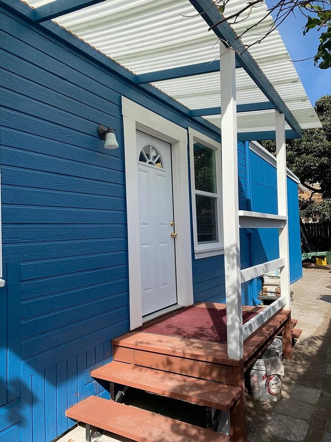 Building Photo - 666 9th St