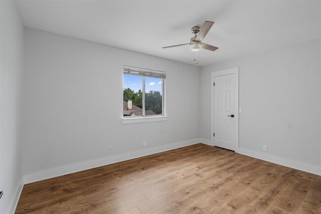 Building Photo - 1203 Thackeray Ln