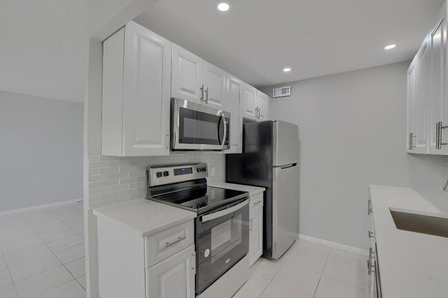 Building Photo - 3069 Exeter