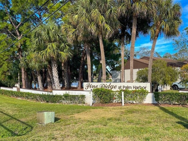 Building Photo - 2523 Pine Ridge Way S