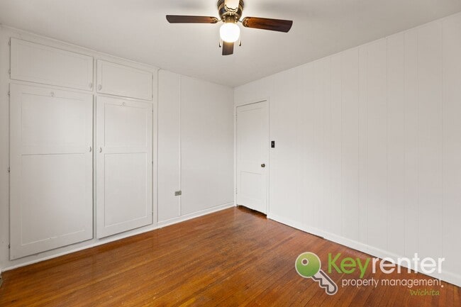 Building Photo - Clean and cute 3 bedroom house near shopping, restaurants, and easy highway access!