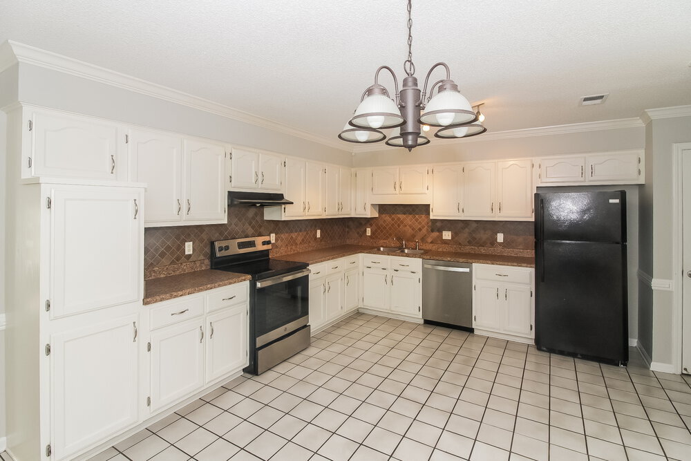 Building Photo - 8731 Oak Trail Ln