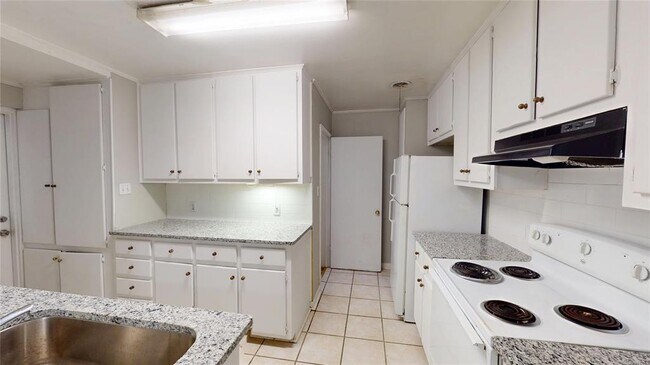 Building Photo - 3234 Willow Ln Dr