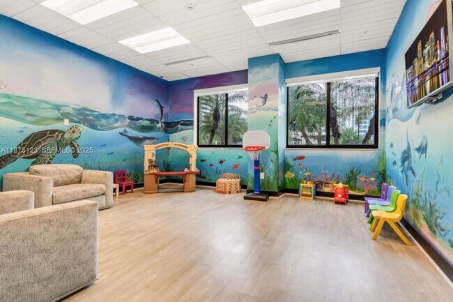 Building Photo - 999 SW 1st Ave