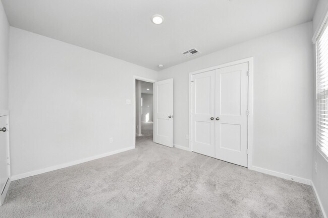 Building Photo - 5819 Blue Grama Dr