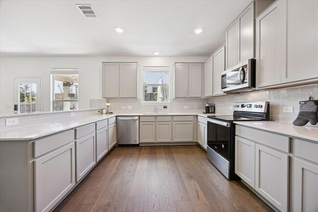 Building Photo - 7916 Crystalbrook W