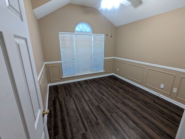 Building Photo - Nice 2 bedroom 2 Bath Villa Available NOW