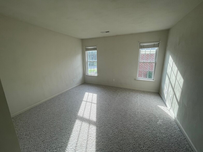 2nd bedroom - 4505 Colonial Place Dr