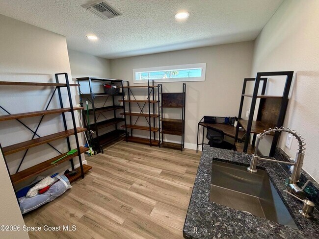 Building Photo - 140 Norwood Ave