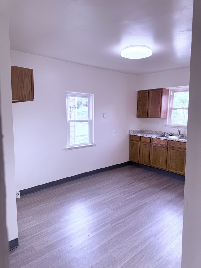Building Photo - 1407 Elm St