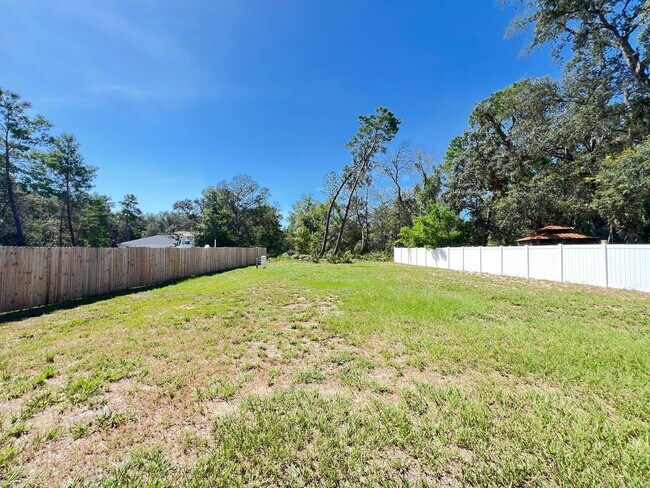 Building Photo - Beautiful 3 Bedroom, 2 Bathroom Home in Oc...