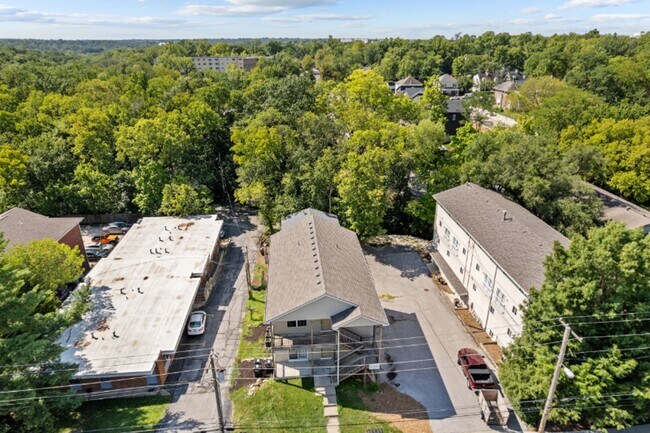Building Photo - 3BR/2BA ON EAST CAMPUS!