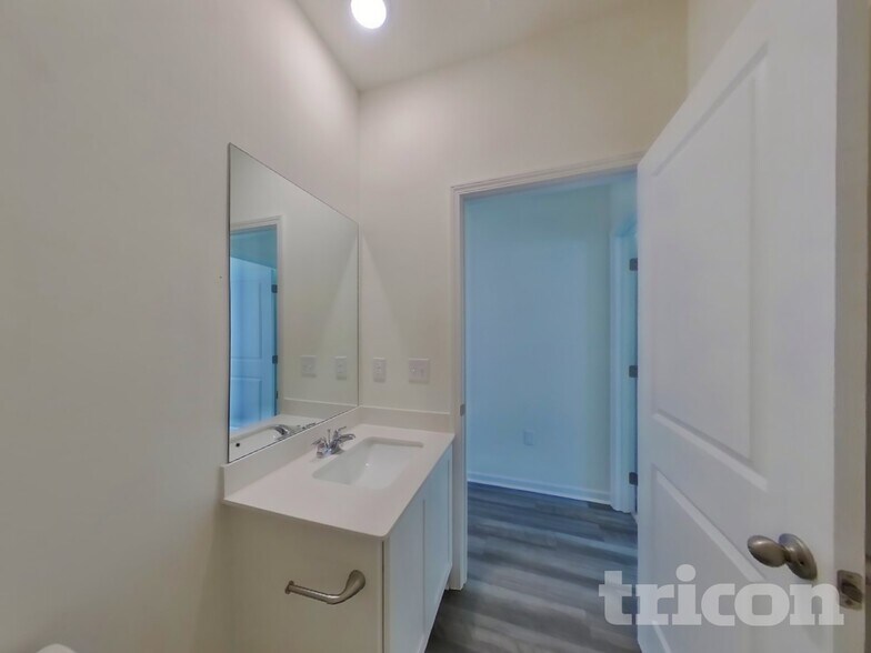 Building Photo - 1066 Large Poppy Dr