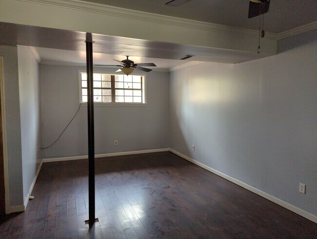 Building Photo - 1605 Wendy Cir