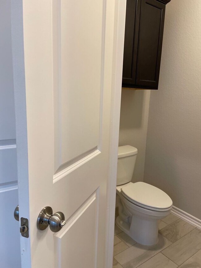 Building Photo - Available Now! 3 bed, 2 bath, Park Meadows...