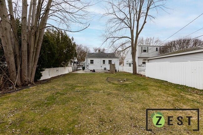 Building Photo - BEAUTIFUL 3 BEDROOM 1 BATH
