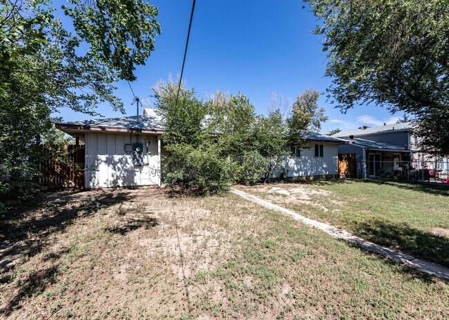 Building Photo - Newly Remodeled 3 Bedroom Home in Central Location