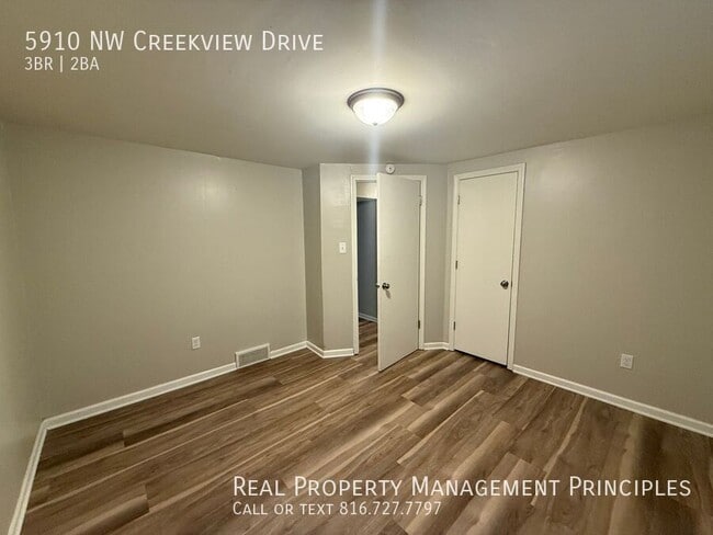 Building Photo - 5910 Creek View Dr