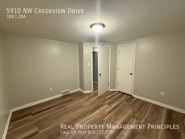 Building Photo - 5910 NW Creekview Drive-