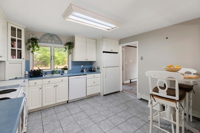 Building Photo - 18 Brookfield Dr