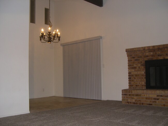 Building Photo - 4310 Caliente St