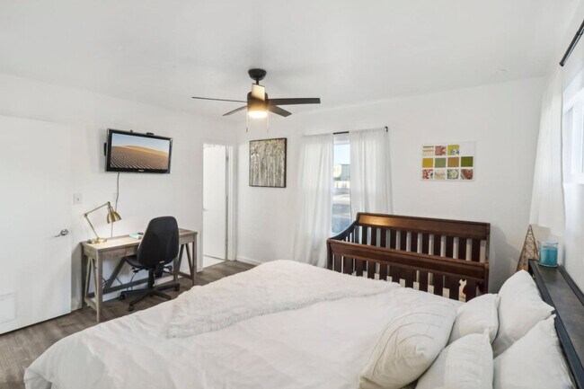 Building Photo - 1319 Lexington Ave