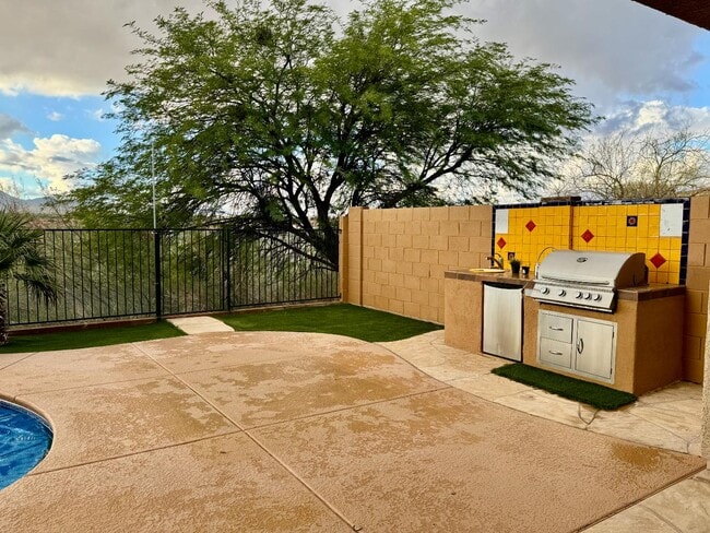 Building Photo - 13743 N High Mountain View Pl