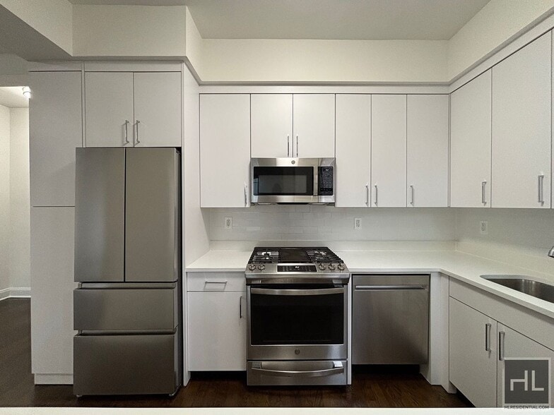 Building Photo - EAST 57 STREET