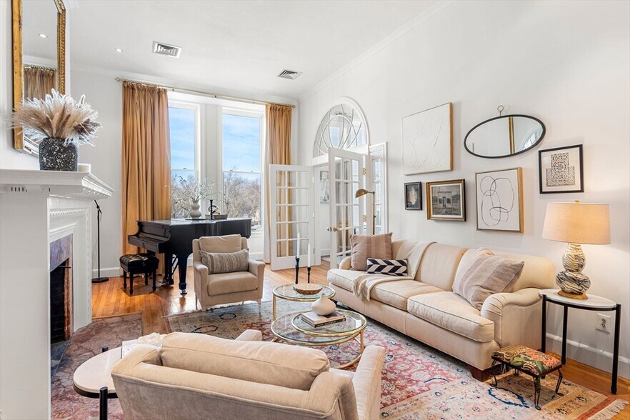 Primary Photo - 120 Beacon St